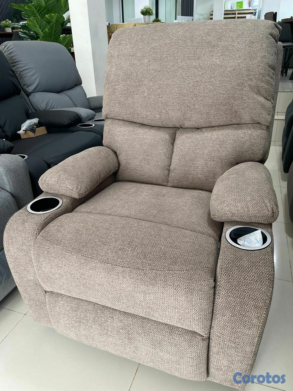 muebles y colchones - SILLON RECLINABLE MARRON EN TELA  2