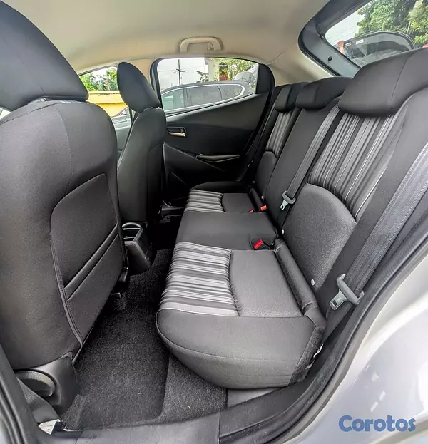 carros - Mazda Demio 2020 8