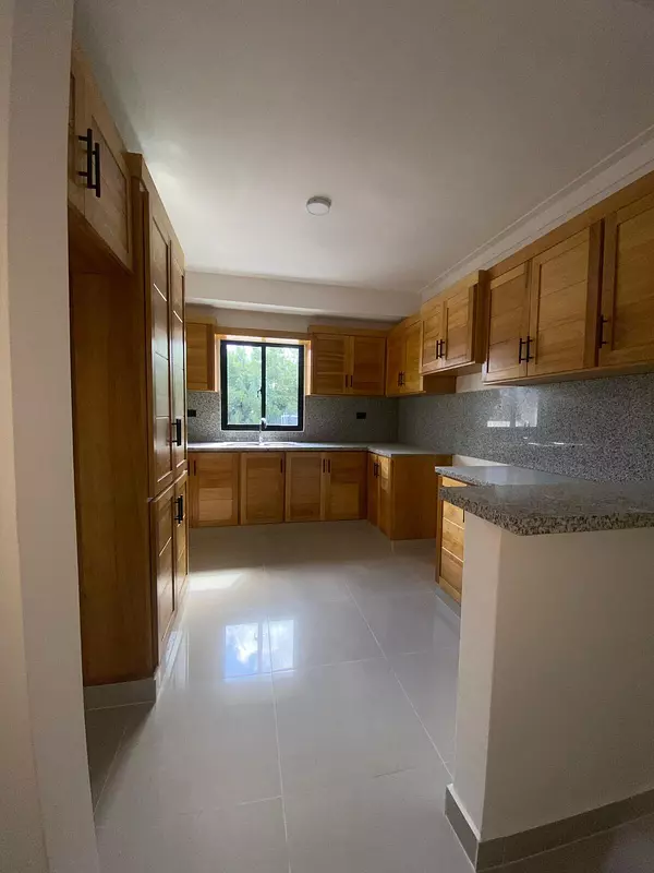 apartamentos - Apartamento 2do piso con  terraza en los restaurad 2
