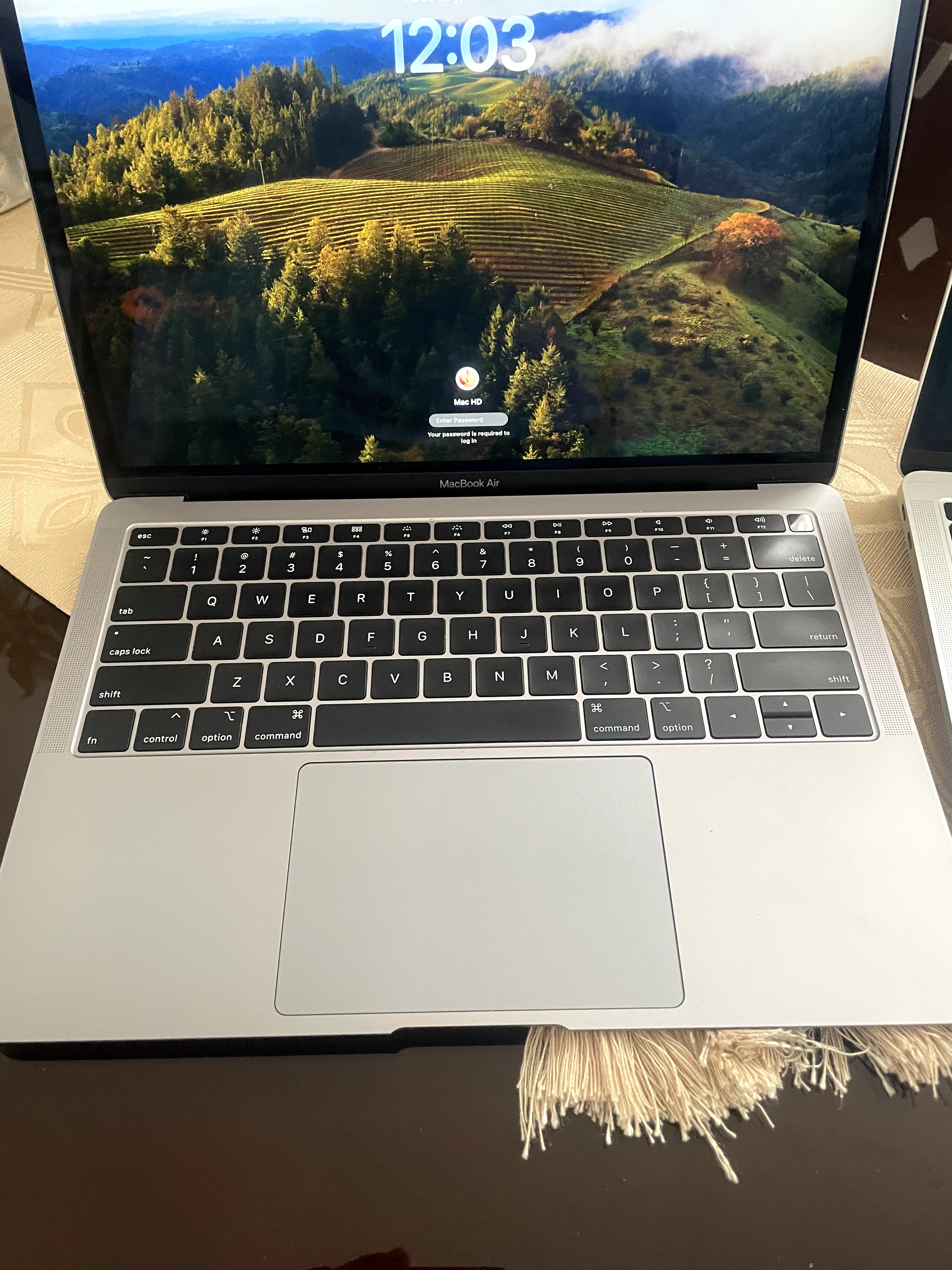 computadoras y laptops - Macbook air 13 2018 i5 1.6ghz, 16gb ram, 256ssd 1