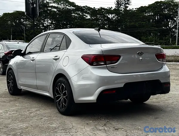 carros - Kia Rio 2020 
 4