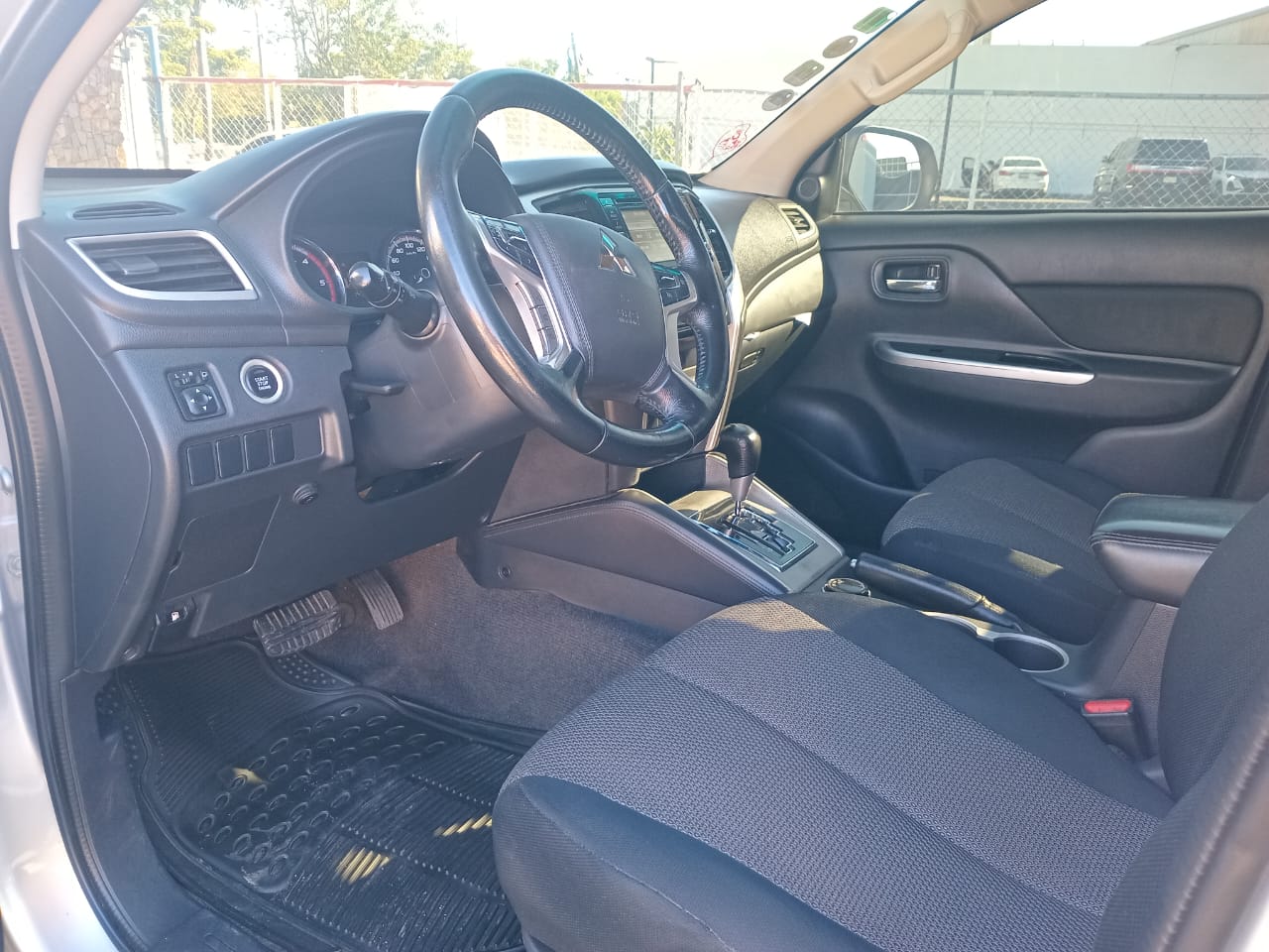 jeepetas y camionetas - MITSUBISHI L200 SPORTERO 2021 2