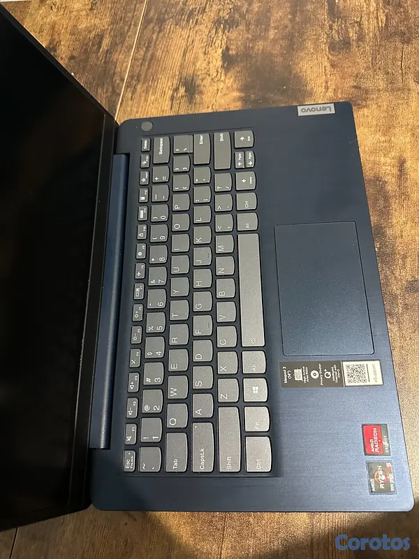 computadoras y laptops - Laptop Lenovo ideapad 3 AMD Ryzen, impecable. 7