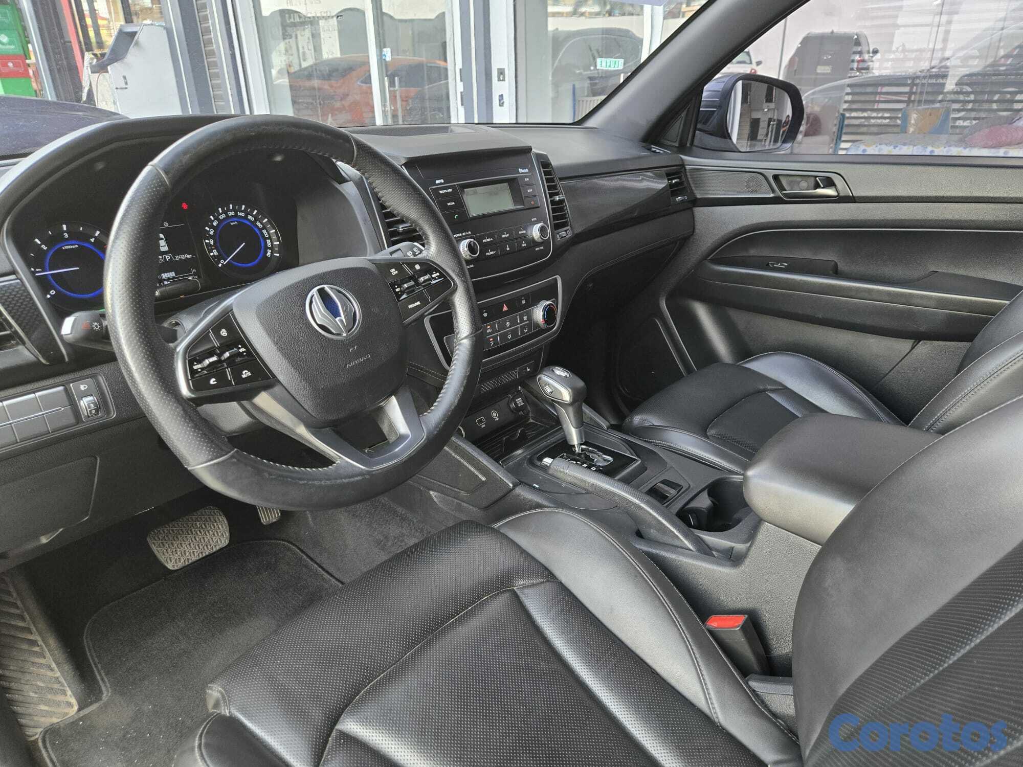 jeepetas y camionetas - KGM REXTON 2021 GRIS OSCURO DIESEL 10