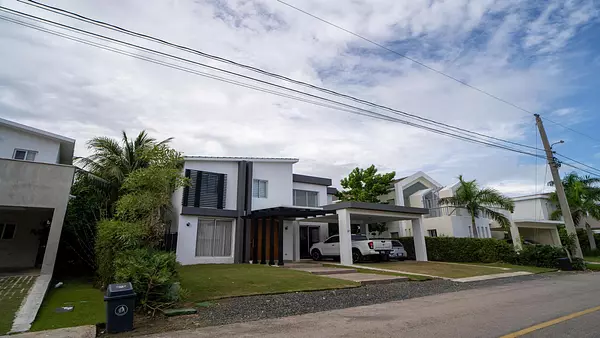 casas - VENTA DE CASA AMUEBLADA EN PUNTA CANA VILLAGE 2