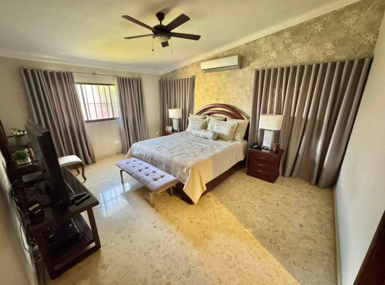 casas - Casa en Venta en las praderas con patio distrito N 5
