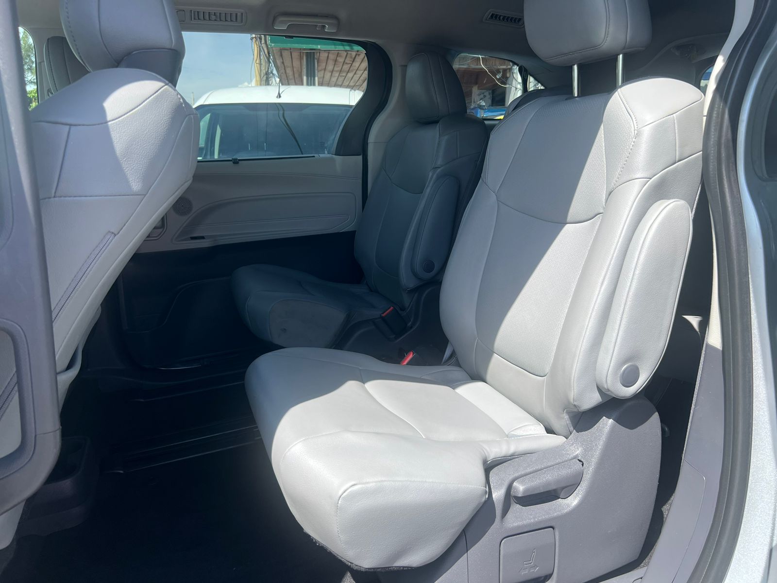 jeepetas y camionetas - Toyota Sienna XLE 2021 4