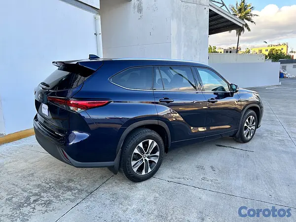 jeepetas y camionetas - Toyota highlander 2021 XLE  8