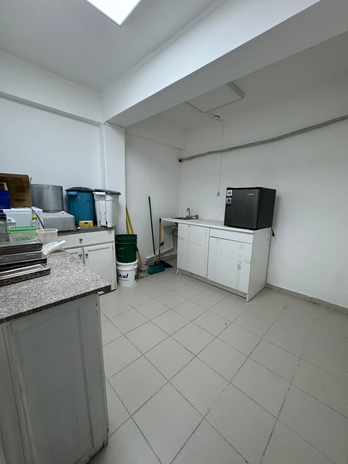 oficinas y locales comerciales - Alquilo Local en 1er Piso en La Esperilla Próximo a la Gomez 
Código: PD462 5