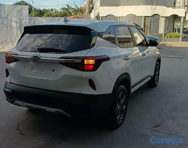 jeepetas y camionetas - KIA SELTOS 2022 BLANCO DIESEL 10