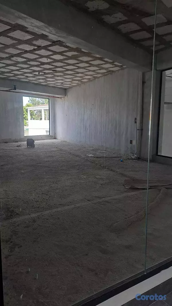 oficinas y locales comerciales - Alquilo Local  comercial  2do piso 59 mts arroyo h 4