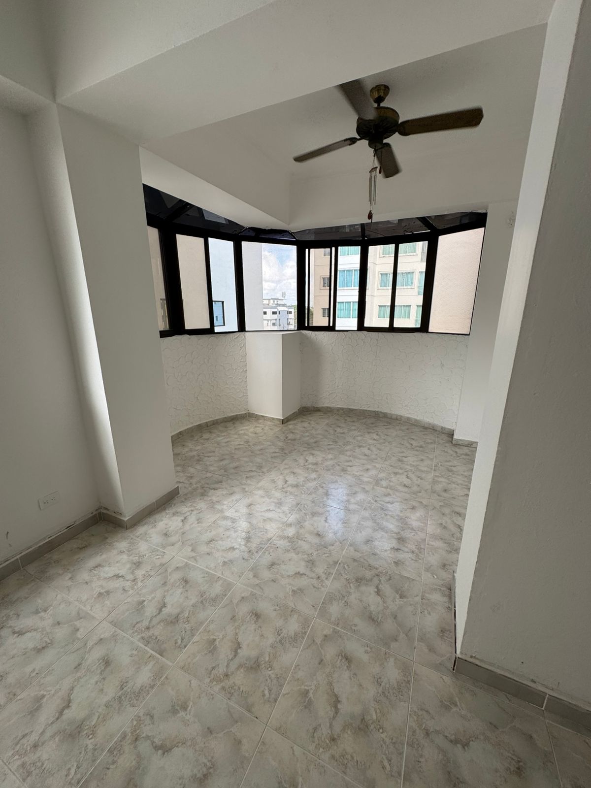 apartamentos - ALQUILO Piso 5 de 2 Habitaciones En Naco Próximo a Corazones Unidos Torre Olimpo 2