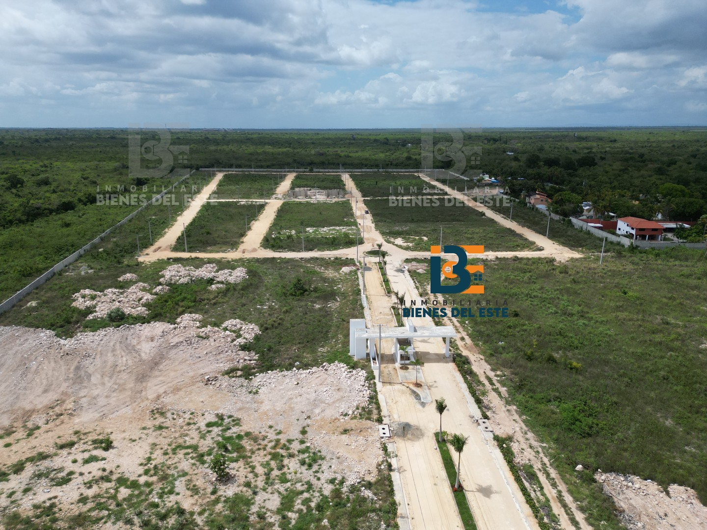 solares y terrenos - Se Vende Solar con 401 Metros de Esquina en Juan Dolio, San Pedro de Macoris. 7