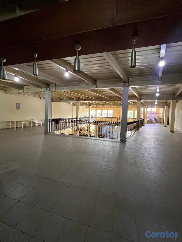 oficinas y locales comerciales - Local comercial de dos niveles con estructura de hormigón armado NAGUA 3