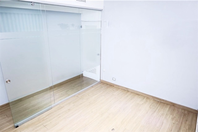 oficinas y locales comerciales - Local en serralles  4