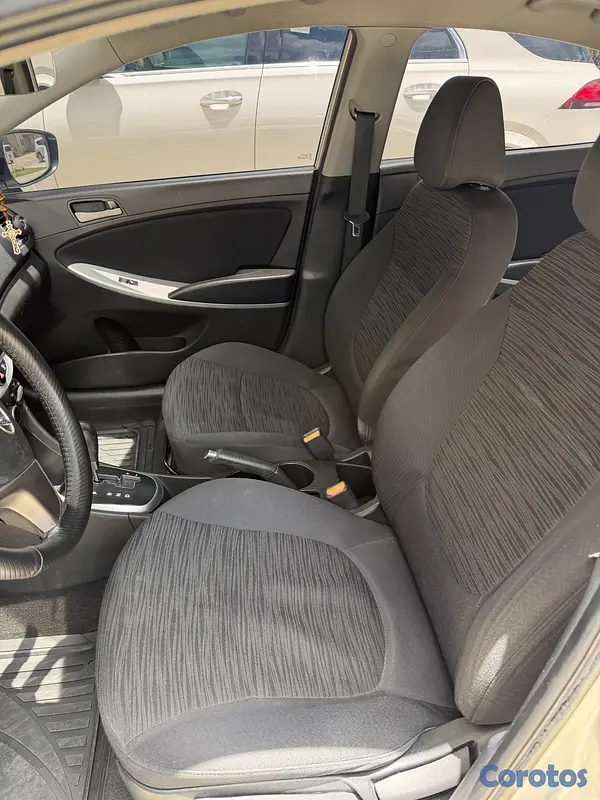 carros - HYUNDAI ACCENT 2017 RD$555,000.00 4