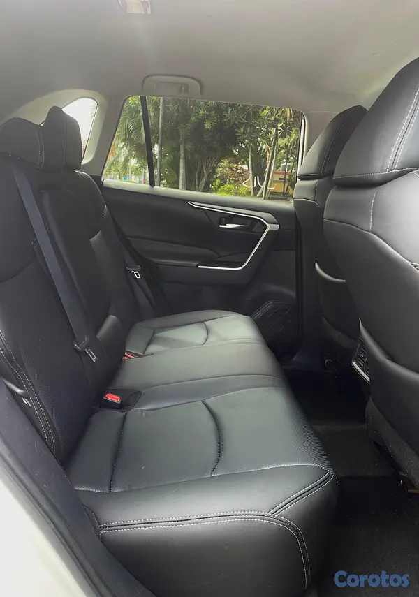 jeepetas y camionetas - Toyota RAV4 XLE 2021 
 10