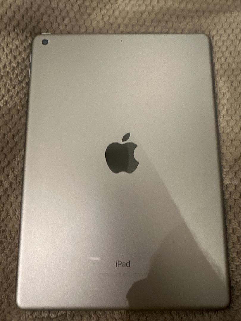 celulares y tabletas - Vendo IPad 5ta Generación 32GB 1