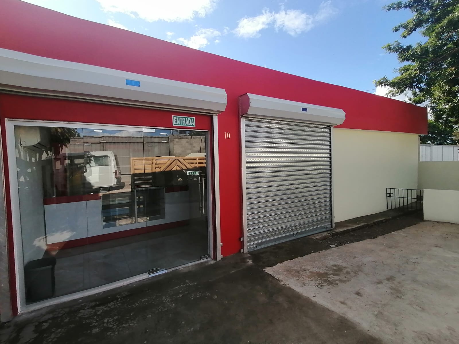 oficinas y locales comerciales - LOCAL EN VENTA 503 MTS , con dos Aptos atras 8.8mm