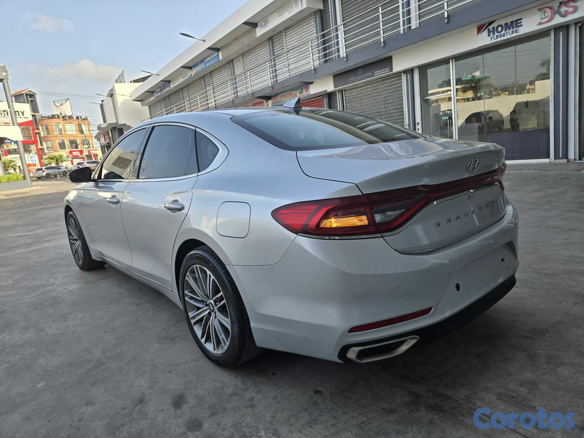 carros - HYUNDAI GRANDEUR 2018 GRIS 9