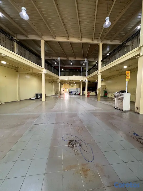 oficinas y locales comerciales - Local comercial de dos niveles con estructura de hormigón armado NAGUA 4