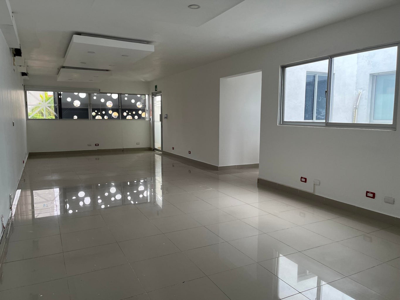 oficinas y locales comerciales - Oficina ubicada en excelente Zona, se encuentra en el SEGUNDO NIVEL 6