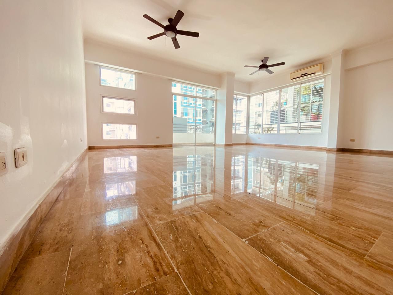 apartamentos - Urb. Real en venta apartamento de 3 habs. 3 baños 5
