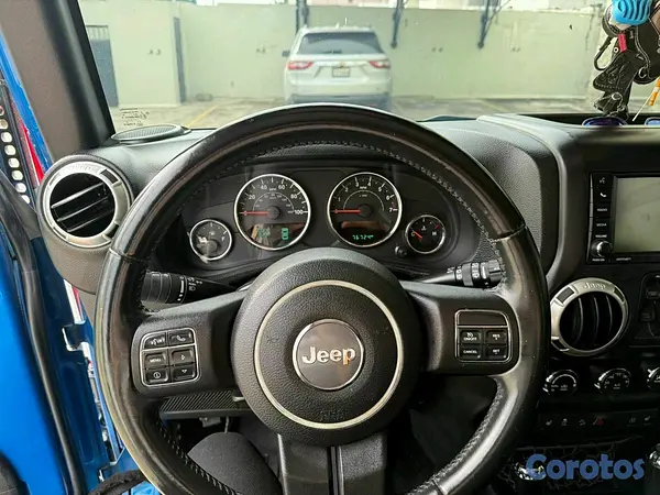jeepetas y camionetas - jeep wrangler unlimited Sáhara 2016 11