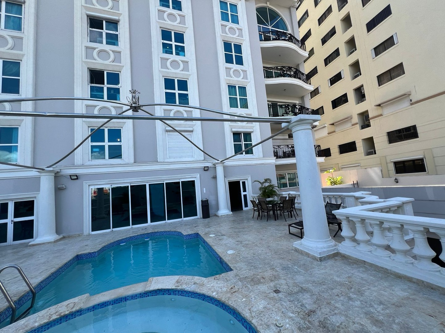 apartamentos - La Esperilla   

usd$650,000

Excelente Apartamento en un 8vo Nivel con vista de 1
