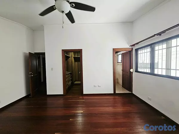 casas - Alquiler De Casa Residencial en ensanche Paraiso 9