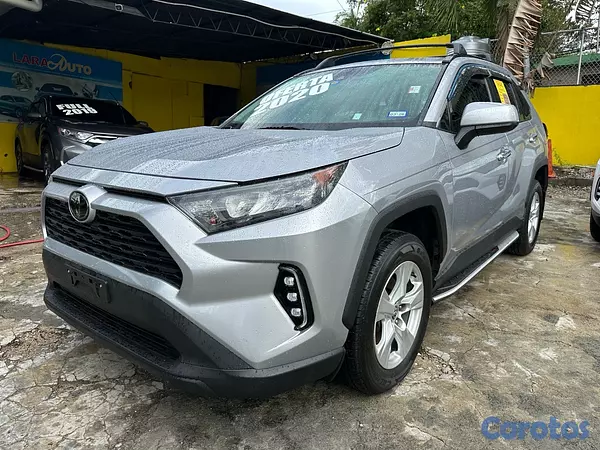 jeepetas y camionetas - Toyota Rav4 LE año 2020 2