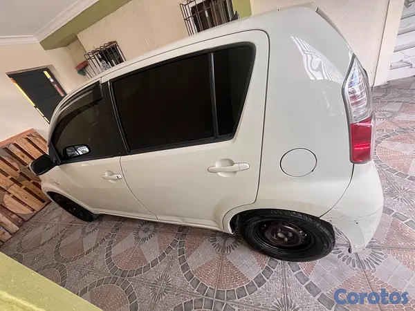 carros - Toyota Passo color blanco 2009 4