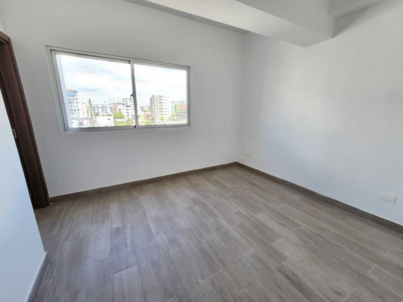apartamentos - Apartamento evaristo morales 5to piso 
 4