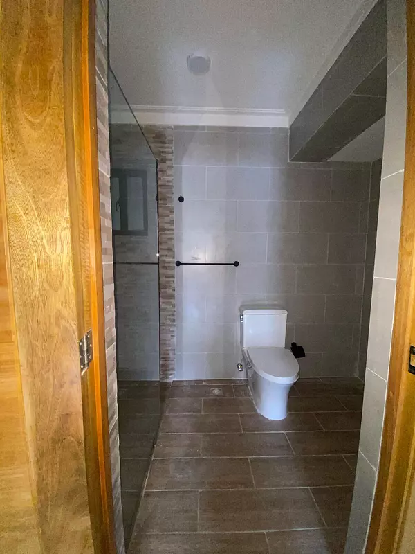 apartamentos - Apartamento 2do piso con  terraza en los restaurad 5