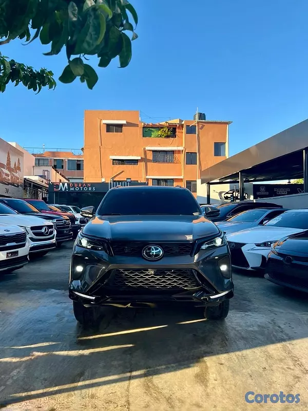 jeepetas y camionetas - Toyota Fortuner Diamond SRV TSS 2024
 3