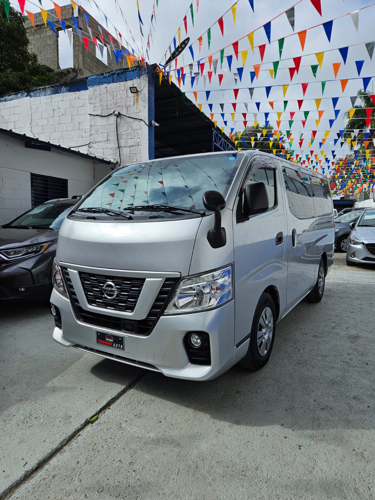 otros vehiculos - NISSAN NV350 CARAVAN  1