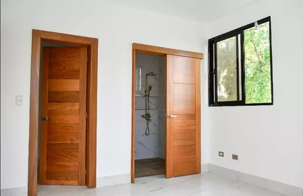 casas - Se Vende Casa de 2 Niveles en Las Carmelitas  2