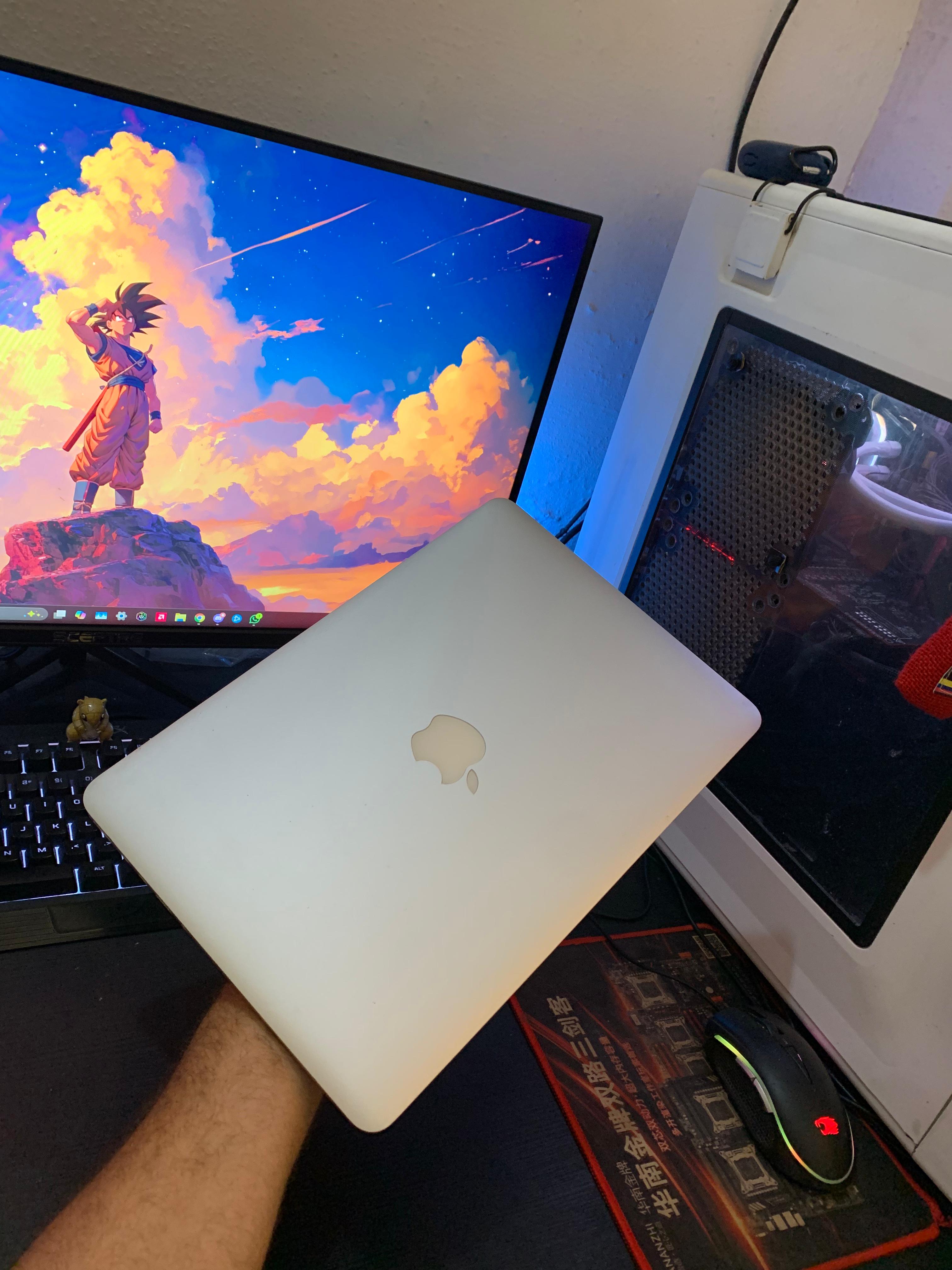 computadoras y laptops - Macbook Pro 2015 16RAM Bateria nueva 1