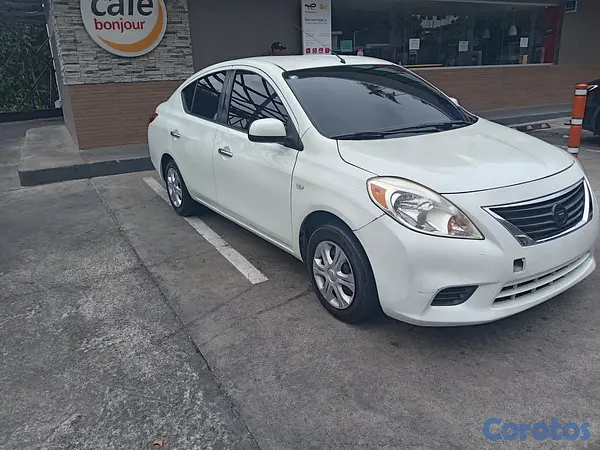carros - Nissan latió /versa 280  3