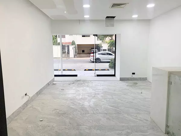 oficinas y locales comerciales - Alquiler local en primer nivel  4