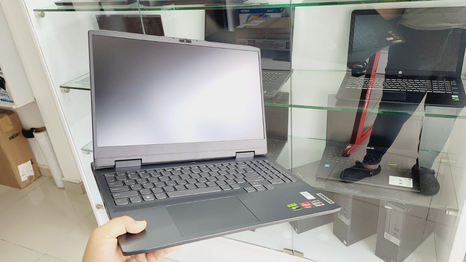computadoras y laptops - LAPTOP LENOVO GAMING 3 RYZEN 5 8GB 512SSD 9