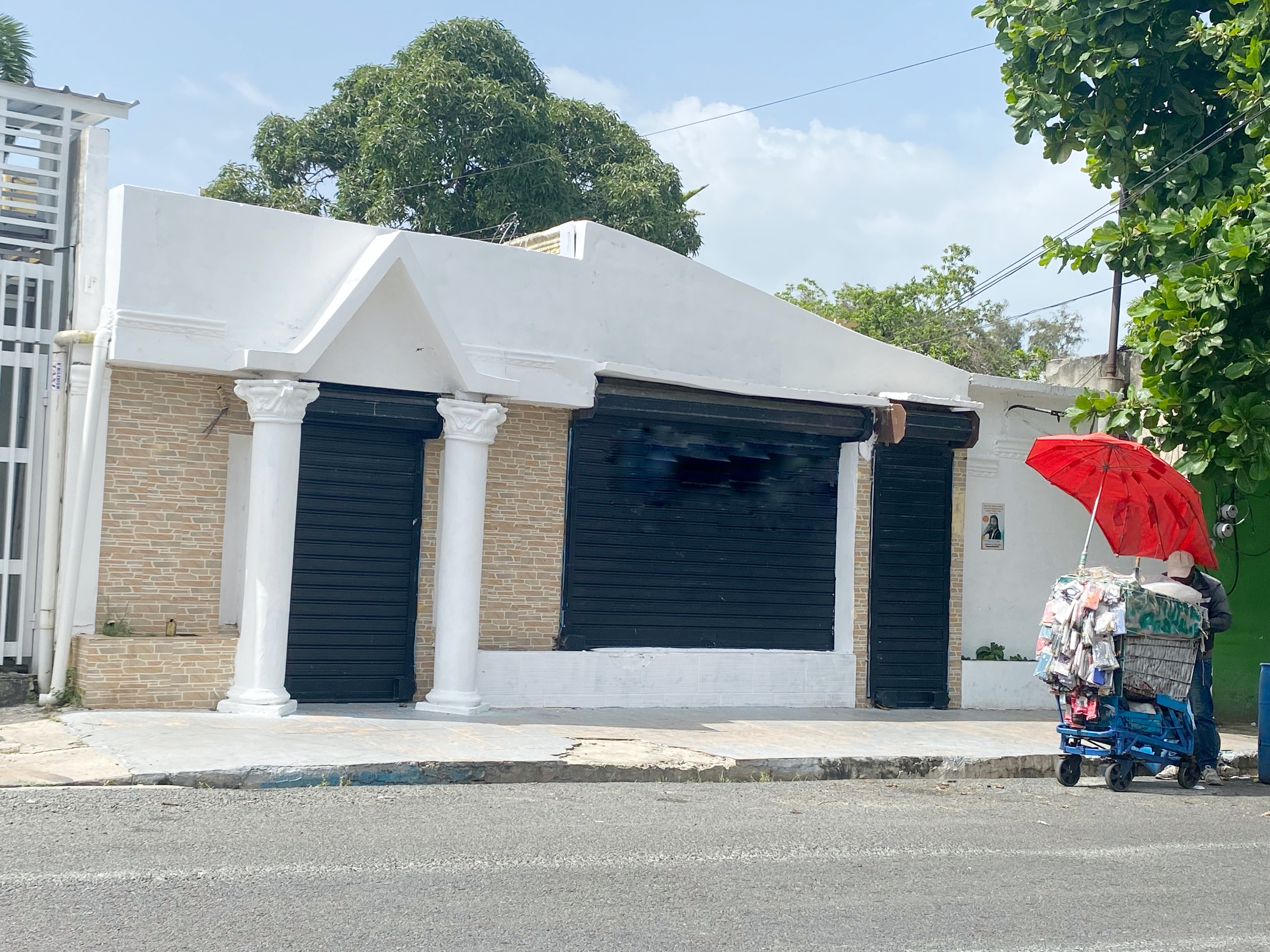 oficinas y locales comerciales - se alquila local  1