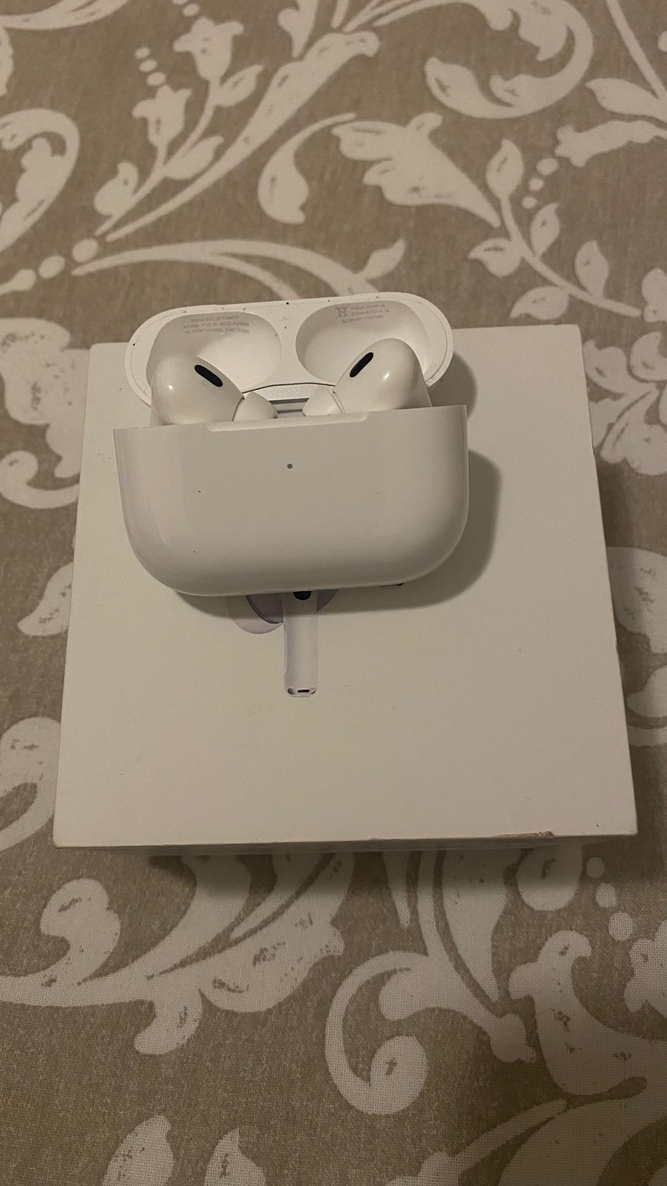 otros electronicos - Vendo airpots pro 2da geracion como nuevo poco uso 2