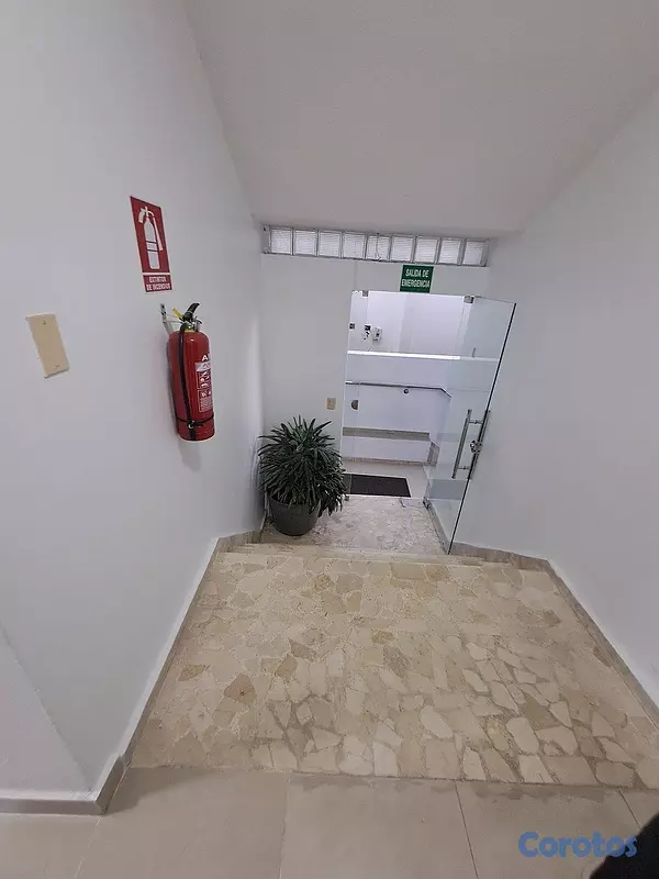 oficinas y locales comerciales - Alquilo local 12 mts 2do piso  para oficina Ens. Q 7