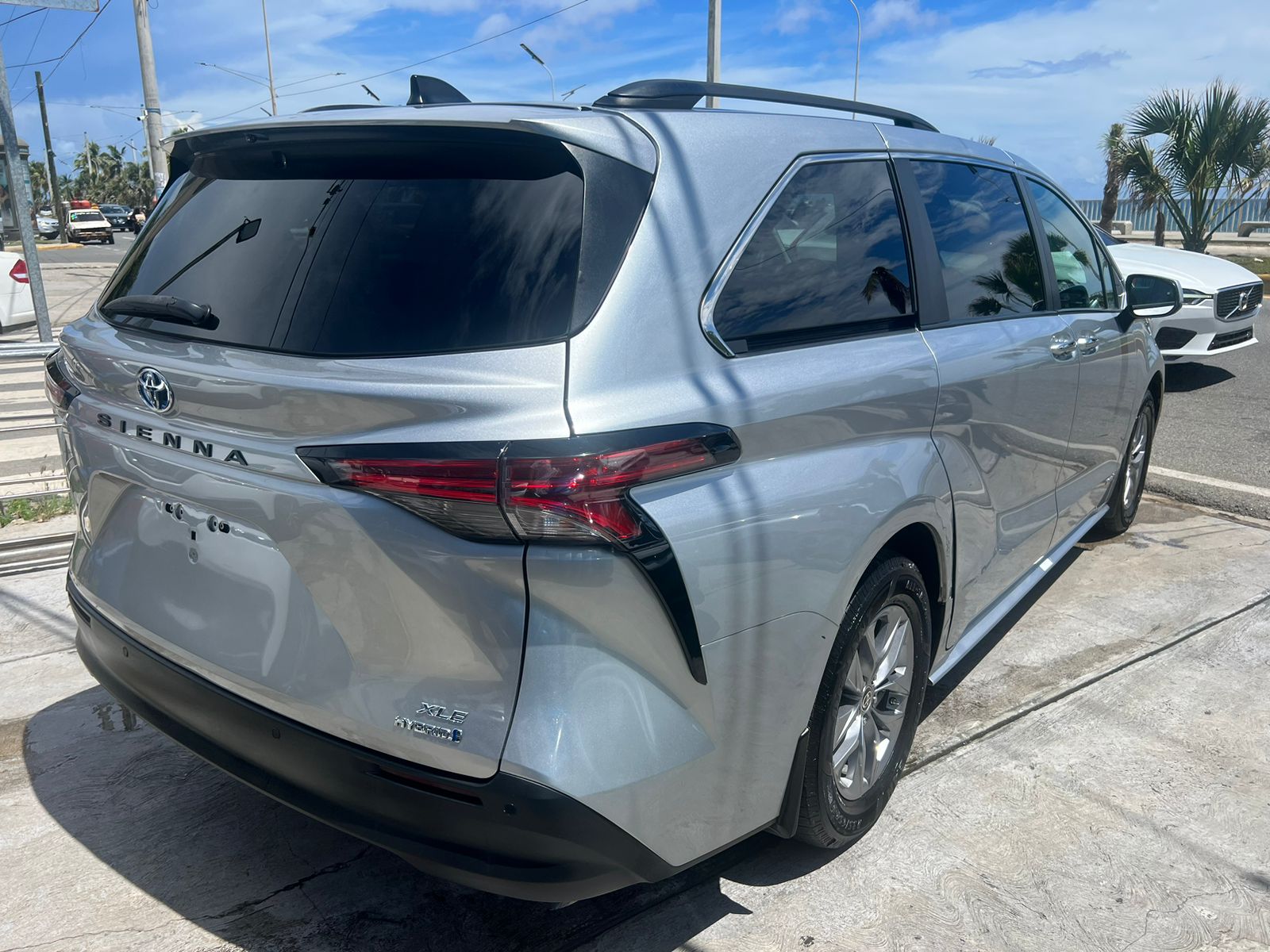 jeepetas y camionetas - Toyota Sienna XLE 2021 8
