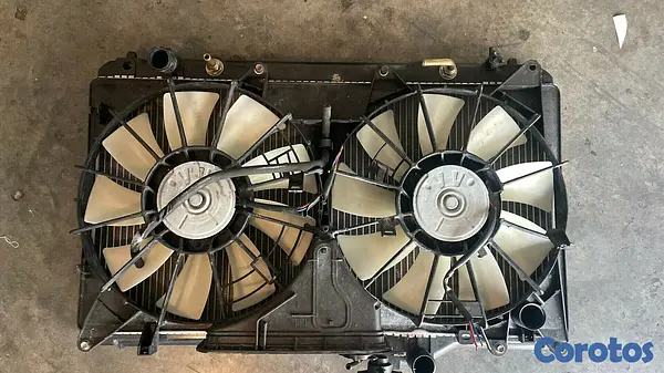 repuestos - Abanico Para 2001-2005 Lexus IS300 radiator.  2