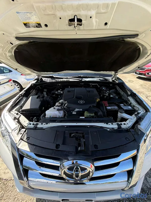 jeepetas y camionetas - Toyota fortuner, está en excelentes condiciones disel 3