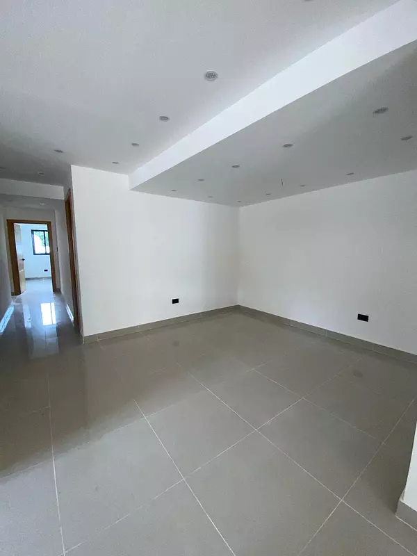 apartamentos - Apartamento 2do piso con  terraza en los restaurad 7