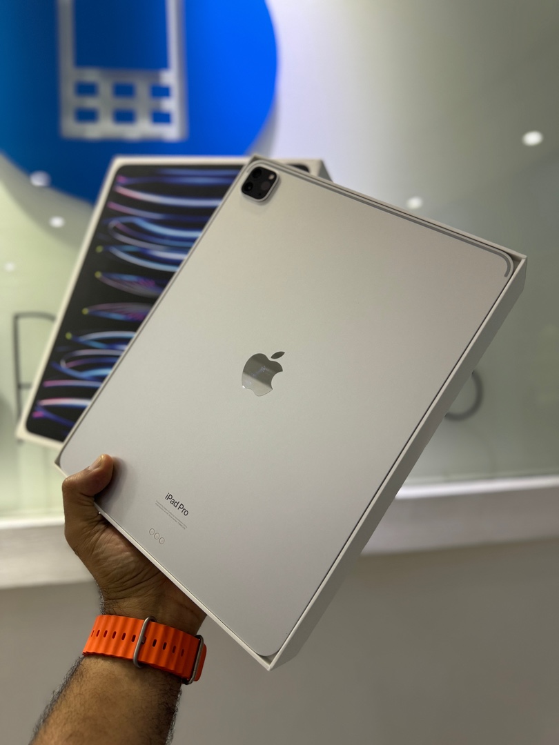 celulares y tabletas - iPad Pro 12.9 inch 256GB SSD,M2 Apple Chip, 8GB RAM, Como Nueva 0