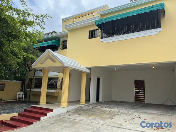casas - Vendo Casa de 3 niveles en La Castellana, 4 HABS., 350 Mts.2 de OPORTUNIDAD 9
